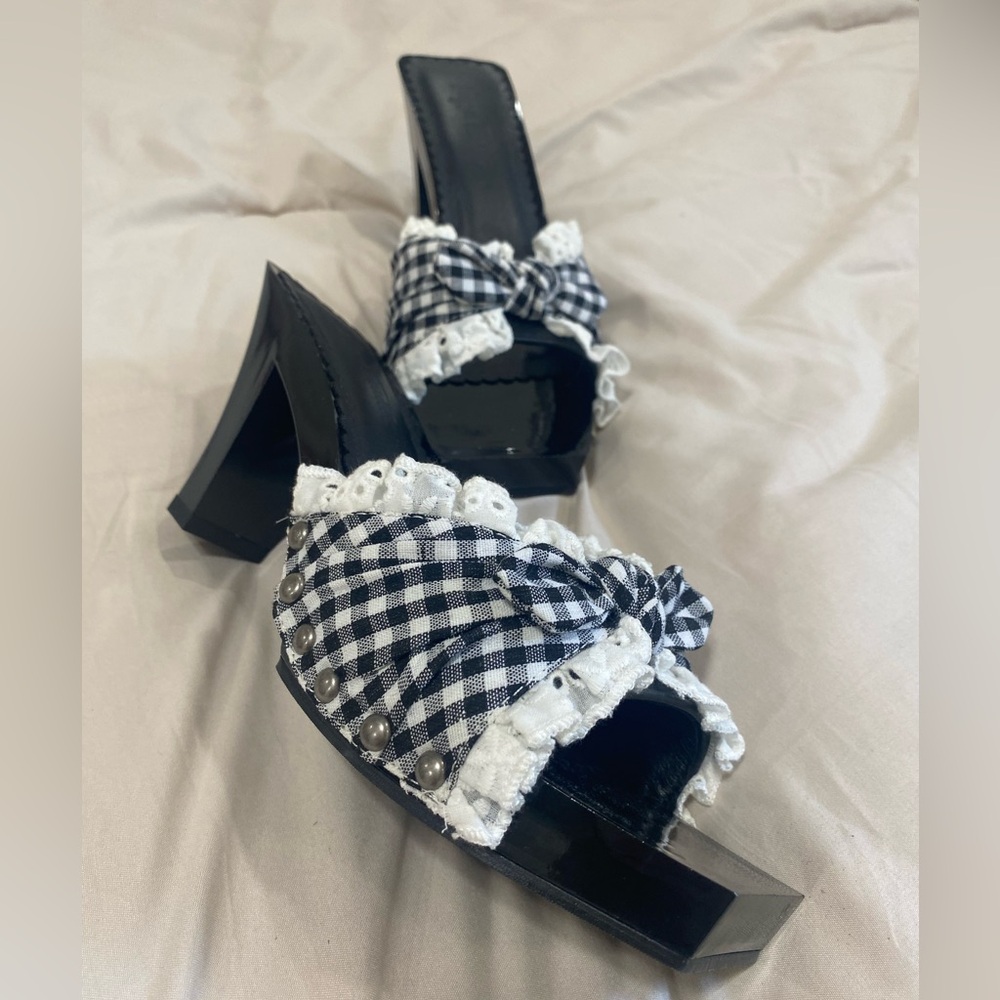 Sugar Thrillz heels size 8 NEW in box! Black & white eyelet lace plaid print
